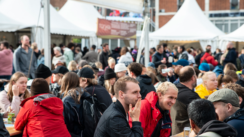 Renthall är en del av Umeå Smakfestival. Vi levererar och monterar evenemangstält så att besökarna kan njuta av god mat, dryck och underhållning, oavsett väder.